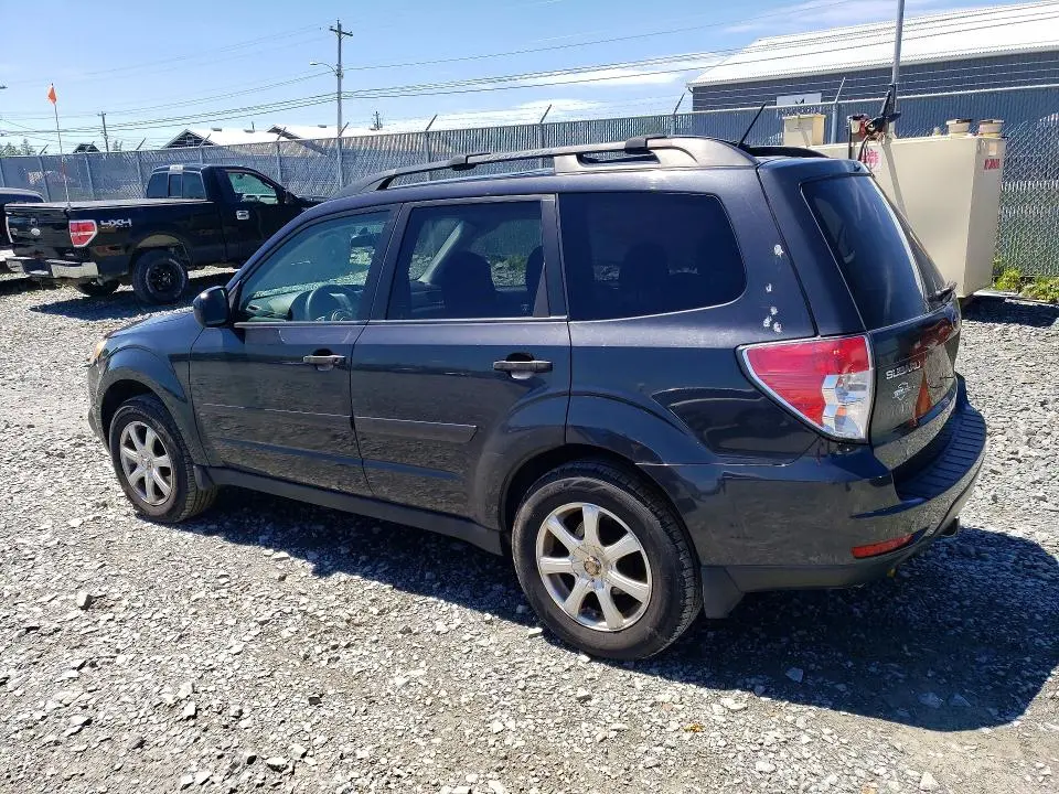 2010 SUBARU FORESTER XS  