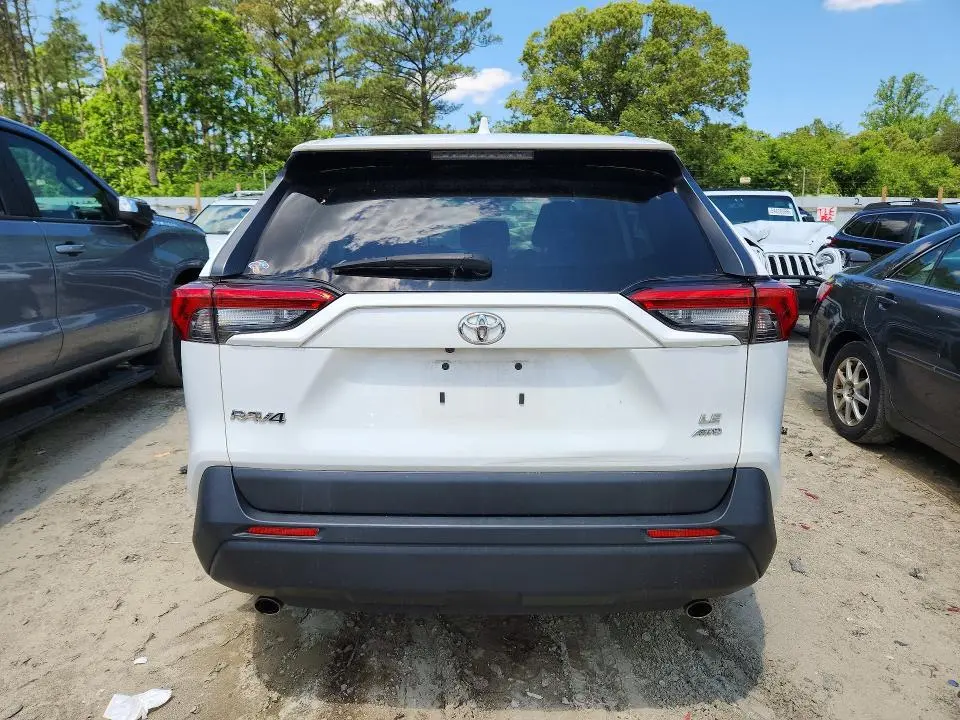 2019 TOYOTA RAV4 LE  