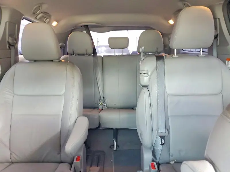 2018 TOYOTA SIENNA XLE 8-PASSENGER  