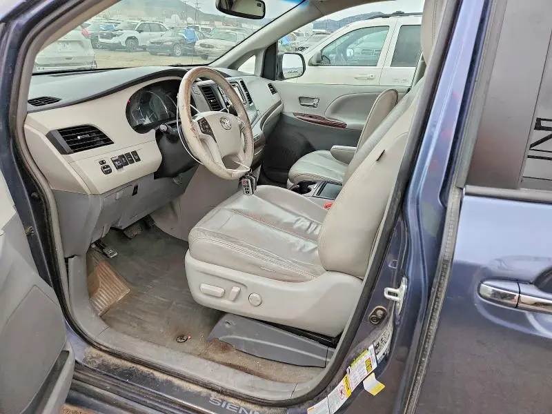 2014 TOYOTA SIENNA XLE 7-PASSENGER  