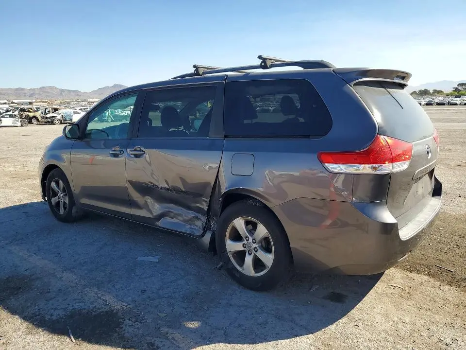 2012 TOYOTA SIENNA LE  
