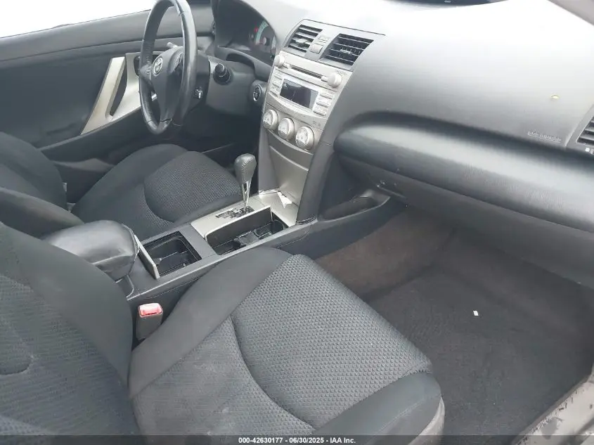 2011 TOYOTA CAMRY SE