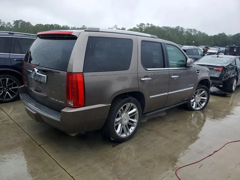 2011 CADILLAC ESCALADE PLATINUM  