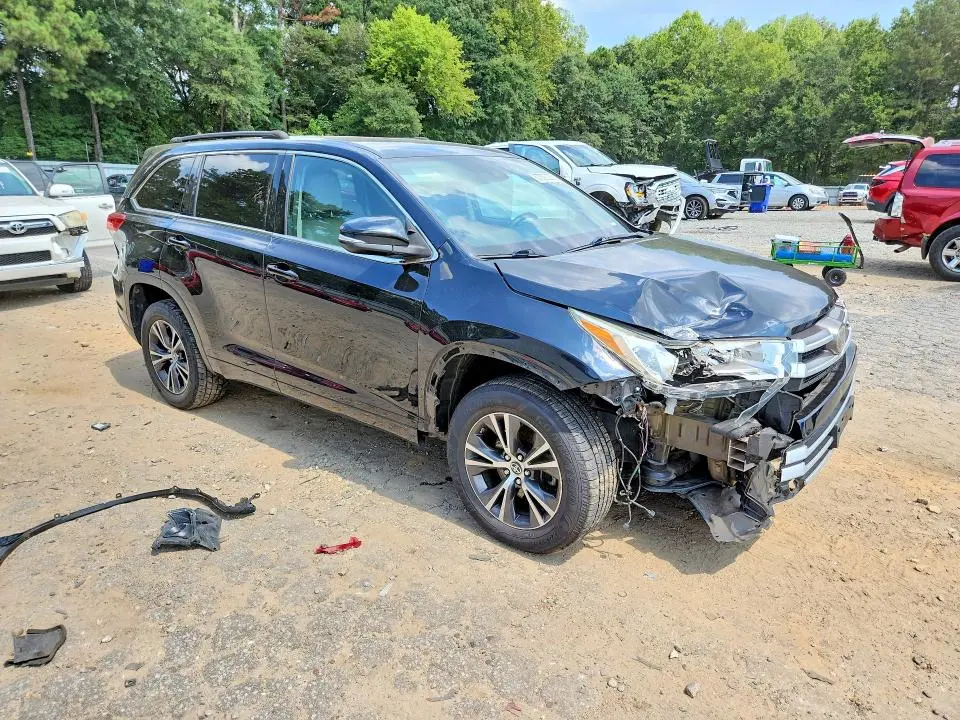 2018 TOYOTA HIGHLANDER LE  