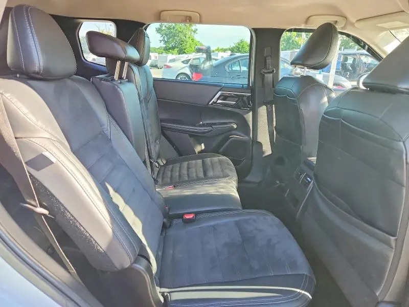 2023 MITSUBISHI OUTLANDER SE  