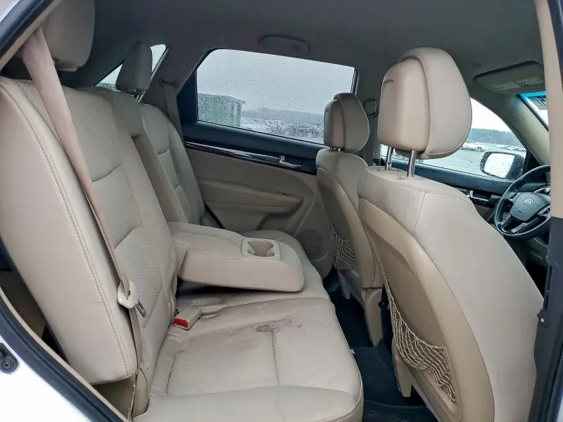 2011 KIA SORENTO BASE  