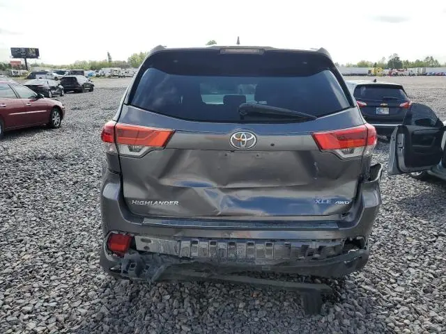 2018 TOYOTA HIGHLANDER SE  