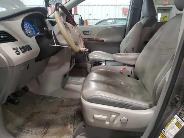2011 TOYOTA SIENNA XLE  
