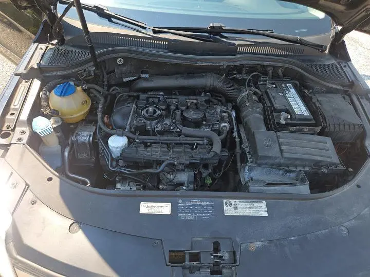 2011 VOLKSWAGEN PASSAT LUXURY  