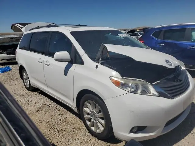 2013 TOYOTA SIENNA XLE  