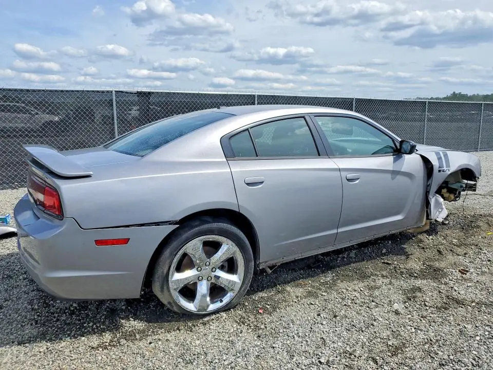 2013 DODGE CHARGER R  