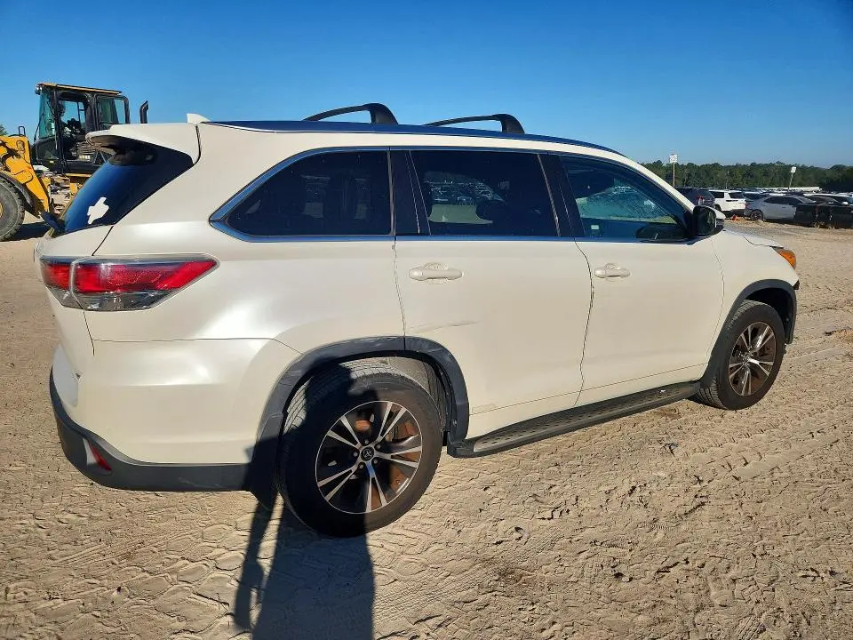 2016 TOYOTA HIGHLANDER XLE  