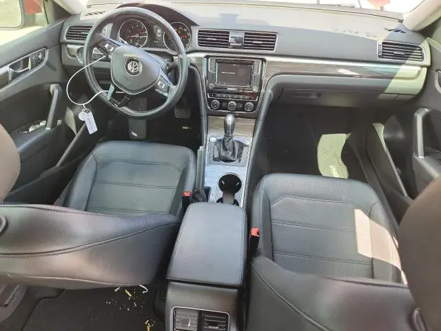 2018 VOLKSWAGEN PASSAT SE  