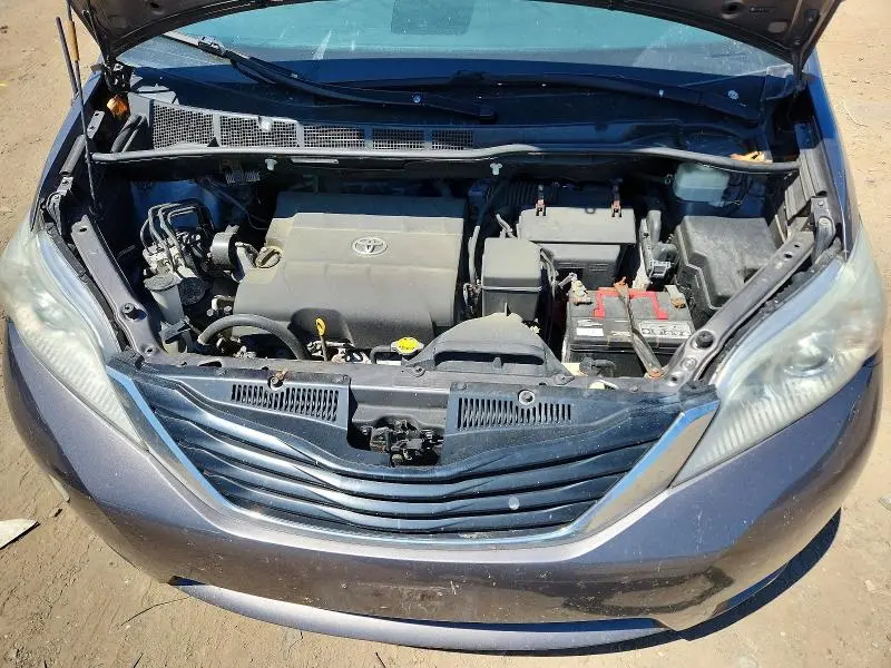 2012 TOYOTA SIENNA LE  