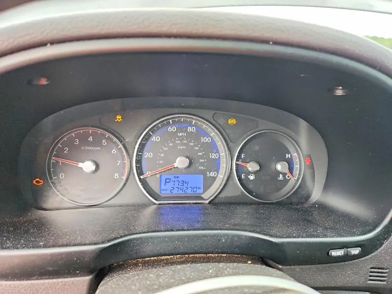 2011 HYUNDAI SANTA FE SE  