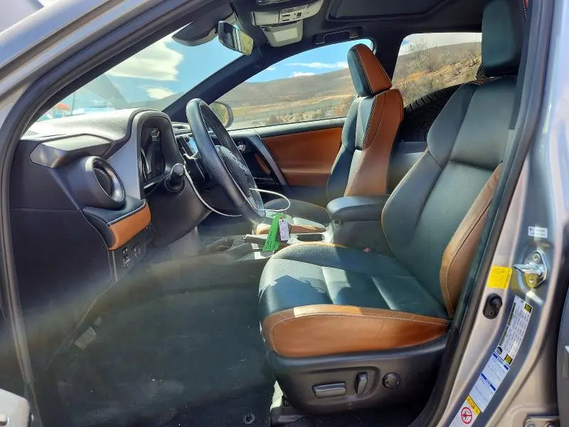 2017 TOYOTA RAV4 SE  