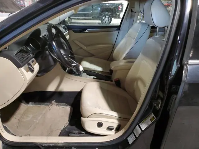 2017 VOLKSWAGEN PASSAT SE