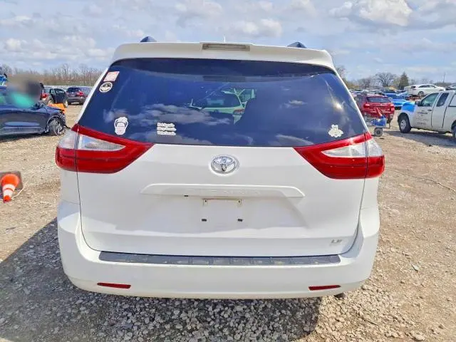 2018 TOYOTA SIENNA LE 8-PASSENGER  