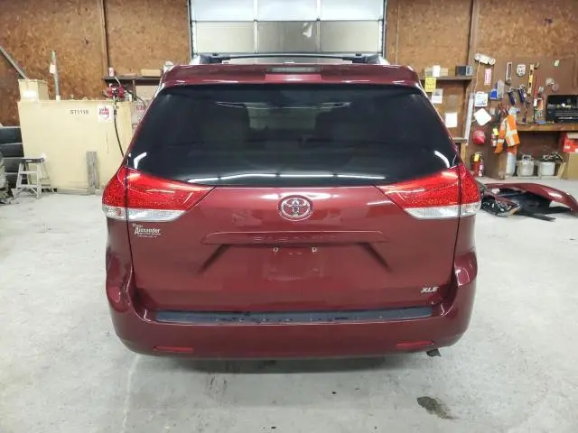 2013 TOYOTA SIENNA XLE  