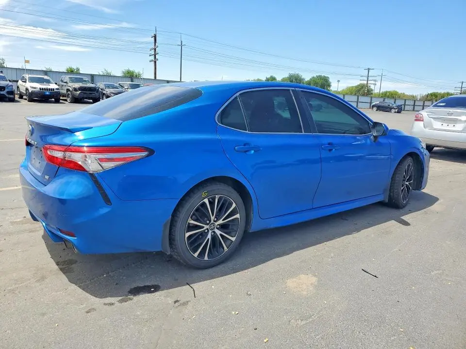 2018 TOYOTA CAMRY SE  