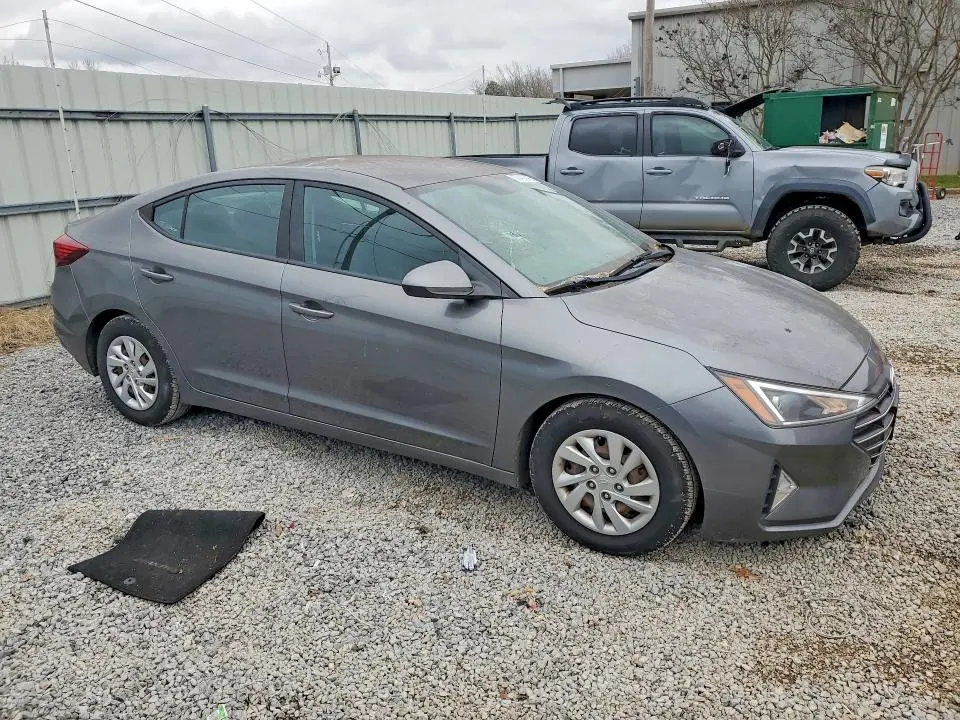 2019 HYUNDAI ELANTRA SE  