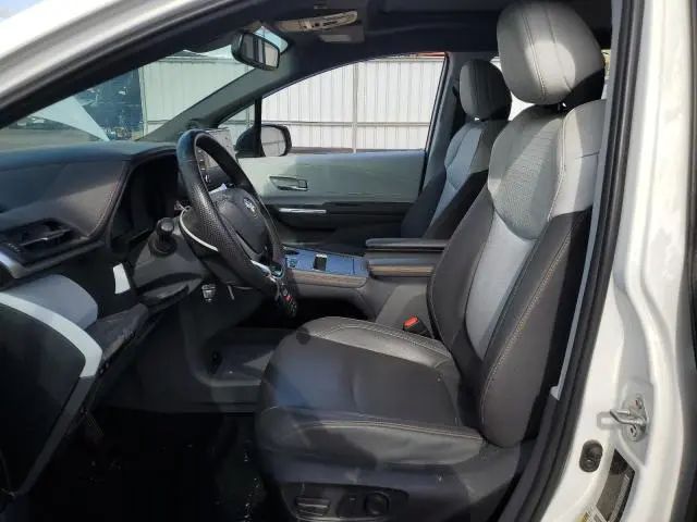 2022 TOYOTA SIENNA XSE  