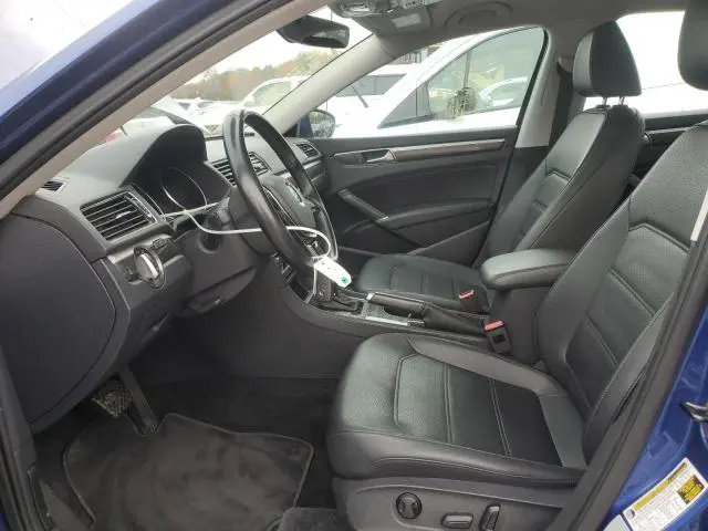 2017 VOLKSWAGEN PASSAT SE  