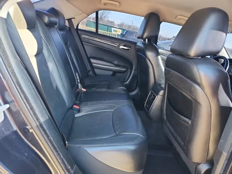 2016 CHRYSLER 300 LIMITED  