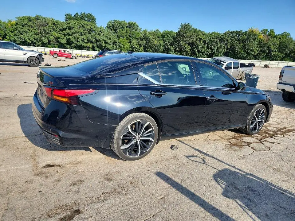 2024 NISSAN ALTIMA SR  