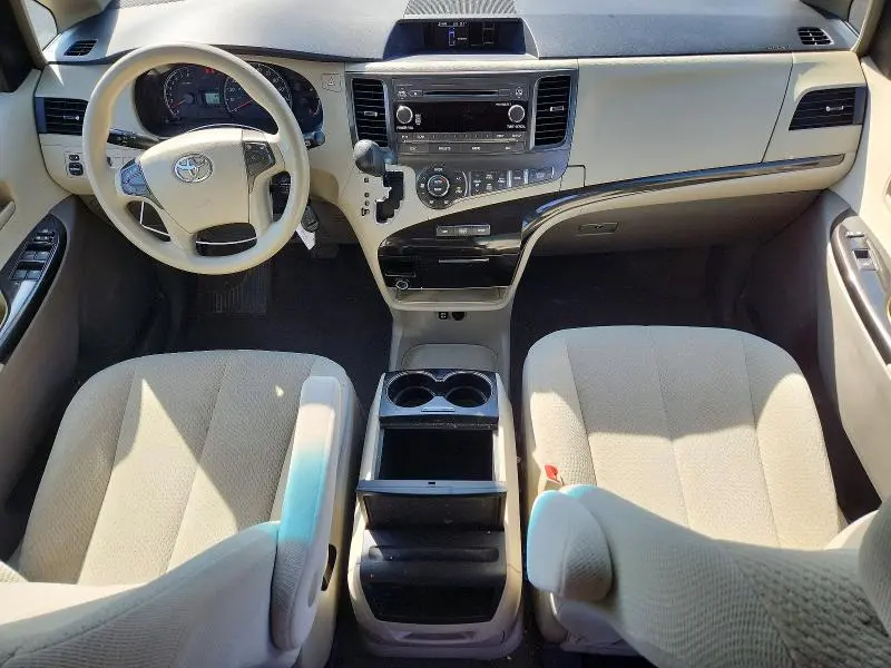 2014 TOYOTA SIENNA LE  