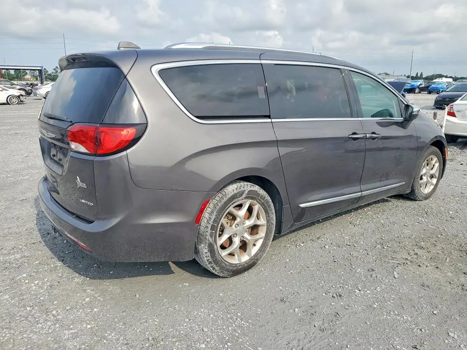2017 CHRYSLER PACIFICA LIMITED  