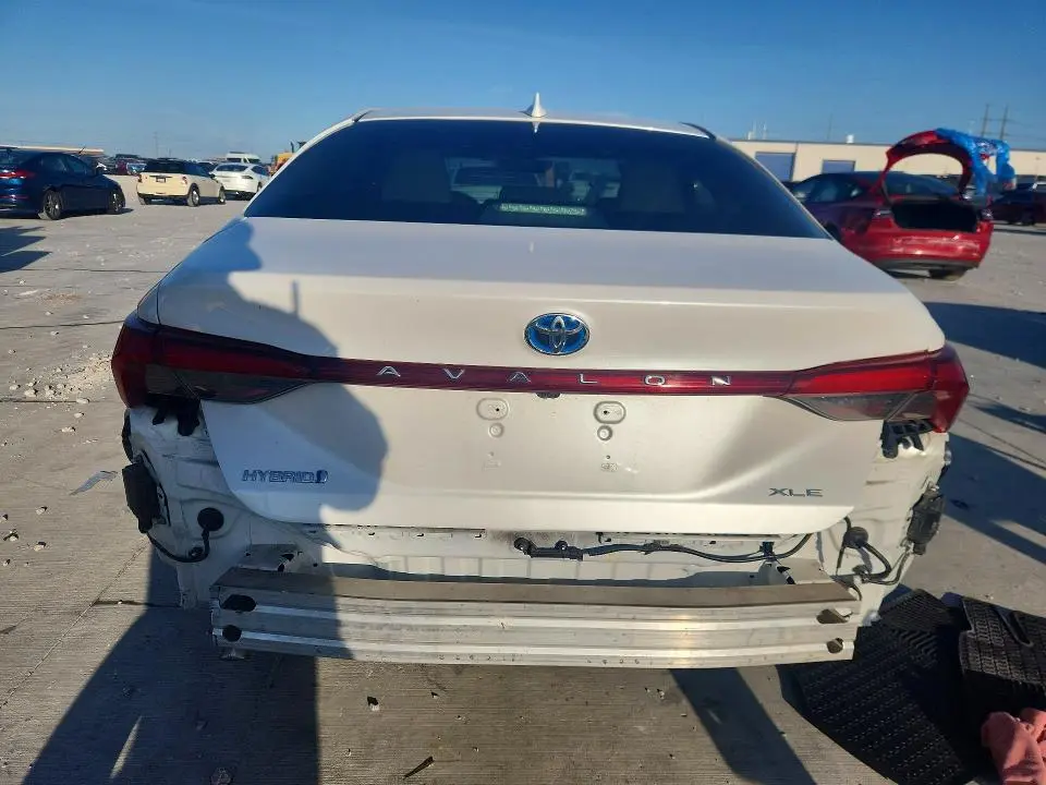 2021 TOYOTA AVALON XLE  