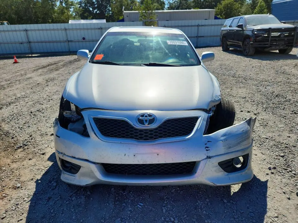 2011 TOYOTA CAMRY SE V6  