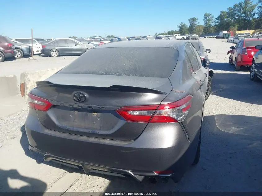 2018 TOYOTA CAMRY SE