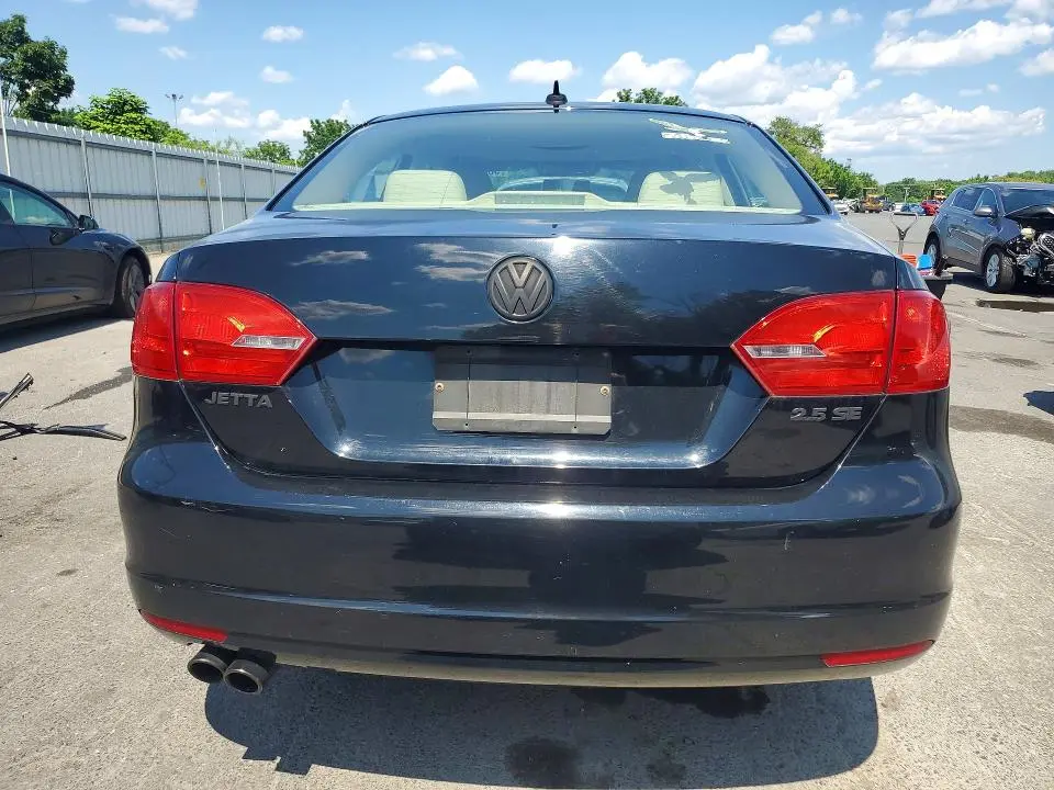 2013 VOLKSWAGEN JETTA SE  