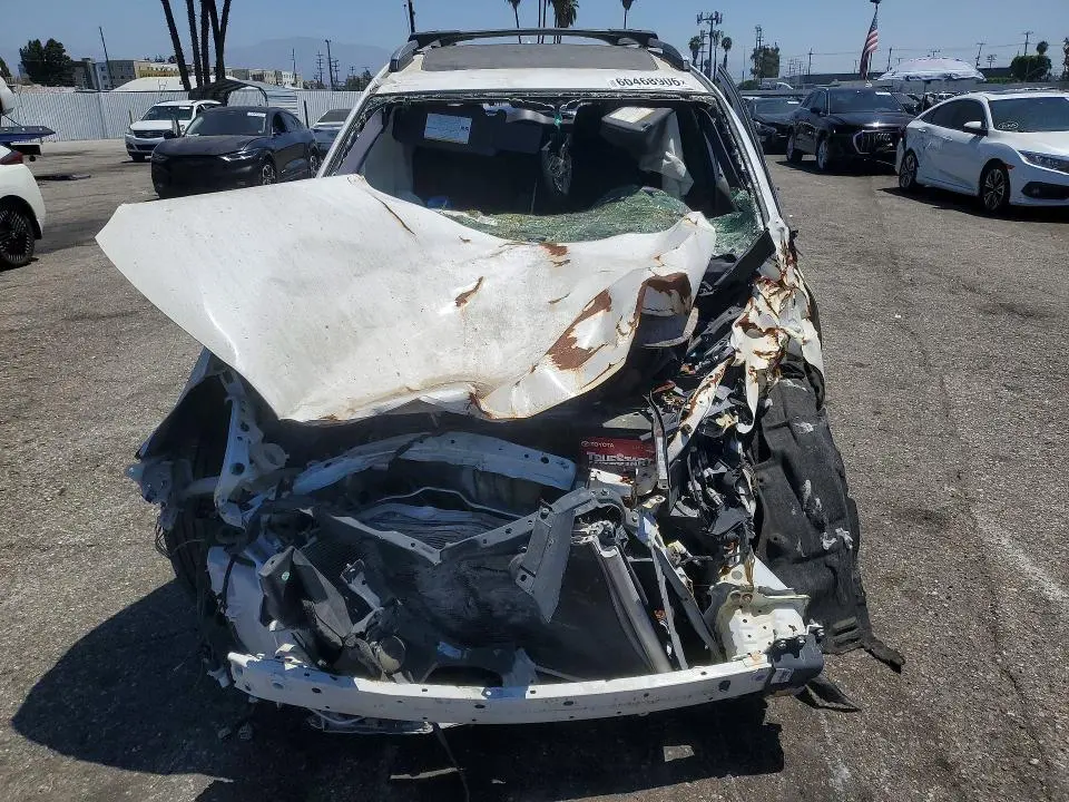 2018 TOYOTA RAV4 SE  
