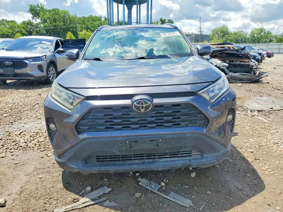 2019 TOYOTA RAV4 XLE  