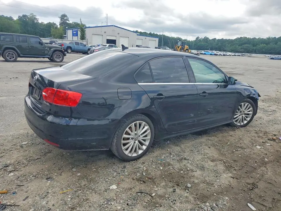 2011 VOLKSWAGEN JETTA SEL  