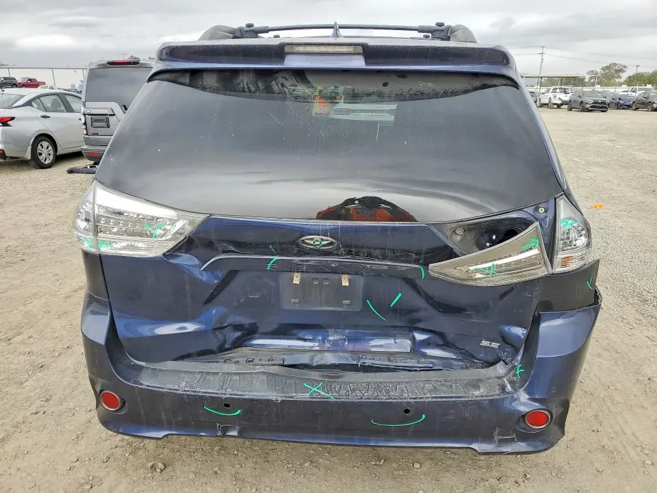 2019 TOYOTA SIENNA SE  
