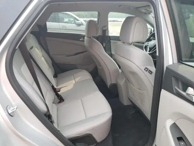 2018 HYUNDAI TUCSON SE  