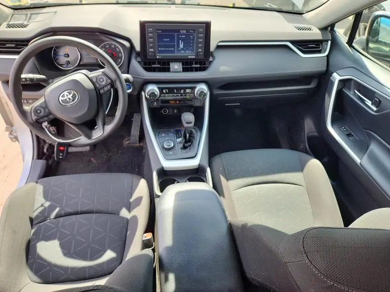 2021 TOYOTA RAV4 XLE  