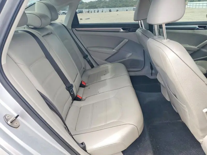 2017 VOLKSWAGEN PASSAT R-LINE  
