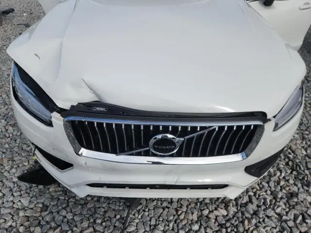 2022 VOLVO XC90 T6 MOMENTUM  