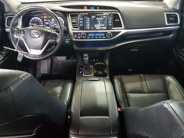 2017 TOYOTA HIGHLANDER SE  