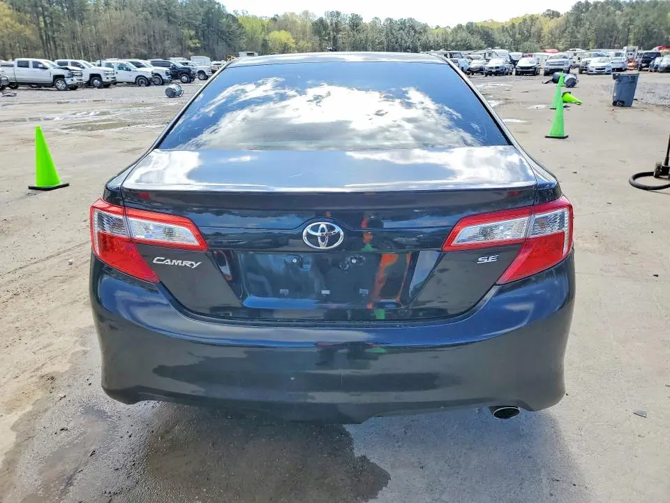 2014 TOYOTA CAMRY SE  