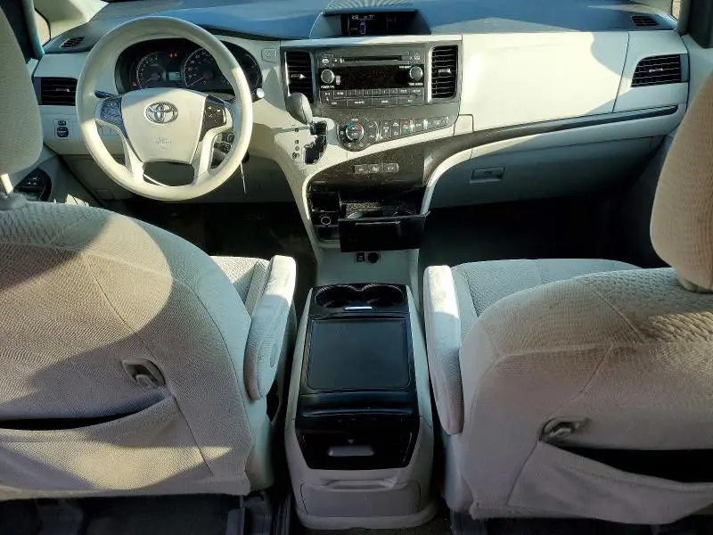 2014 TOYOTA SIENNA LE  