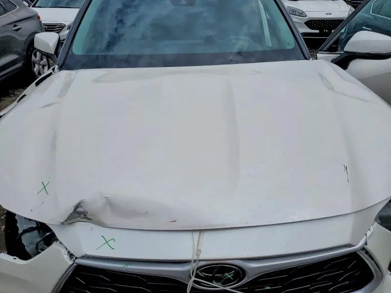 2021 TOYOTA HIGHLANDER LE  