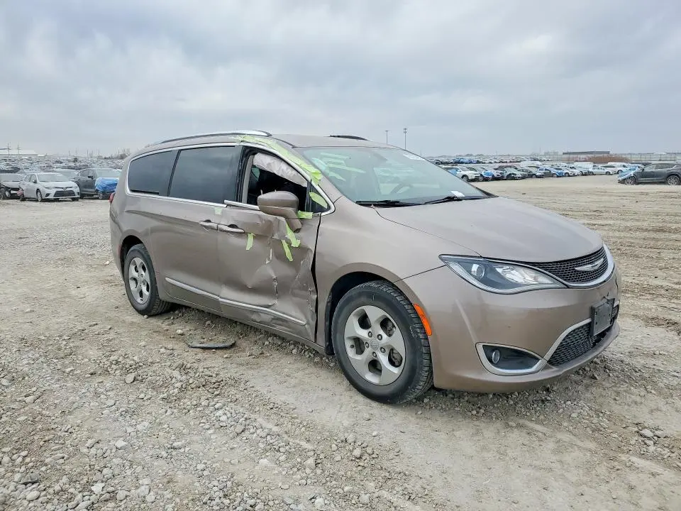 2017 CHRYSLER PACIFICA TOURING L PLUS  