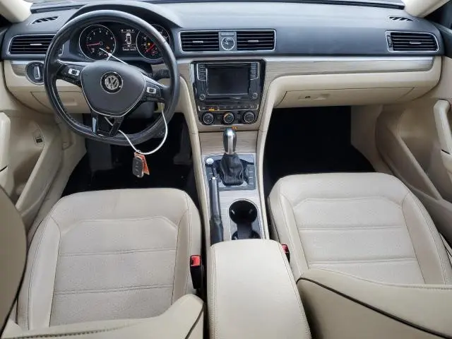 2017 VOLKSWAGEN PASSAT SE  
