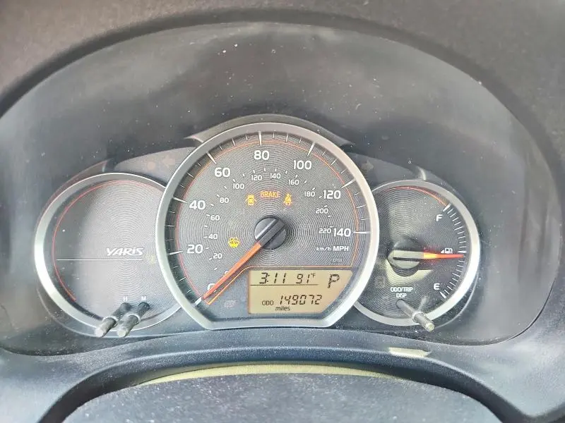2014 TOYOTA YARIS 5-DOOR LE  